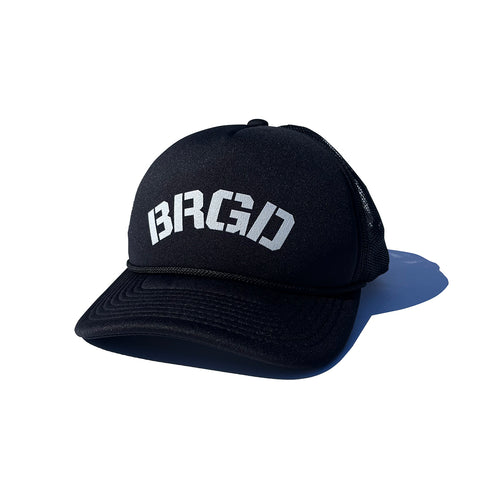 BRGD ARCH TRUCKER CAP / BLACK